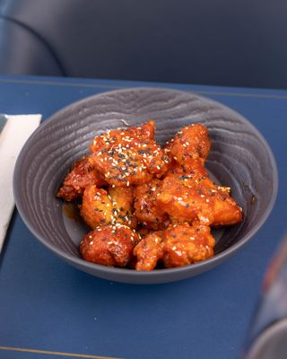 Combo Korean Fried Chicken Picante 2 Mini Brioche De Rabo De Toro