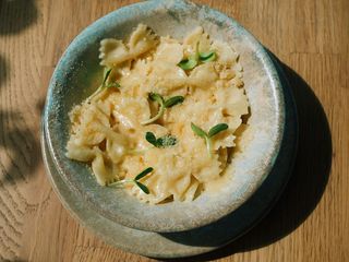 Паста Фарфале з сирним соусом та пармезаном (175g)