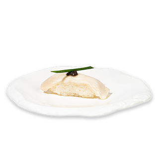 66. Nigiri de pez mantequilla con salsa trufa (1 pza.)