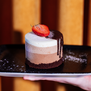 ტორტი სამი შოკოლადი