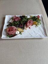 Салат "Севілія" з хамоном та карамелізованою грушею, 200г