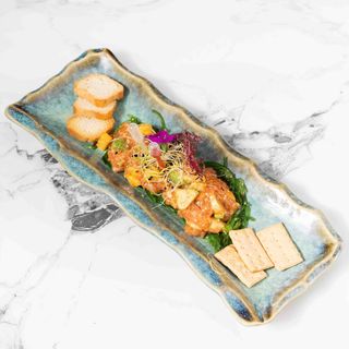 2. Tartar De Salmón