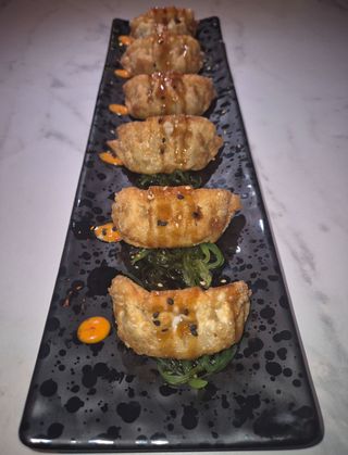 GYOZAS DE POLLO Y VERDURAS (6 UND)