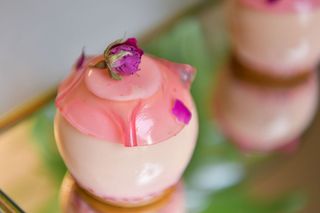 ლიჩის და მარწყვის დესერტი