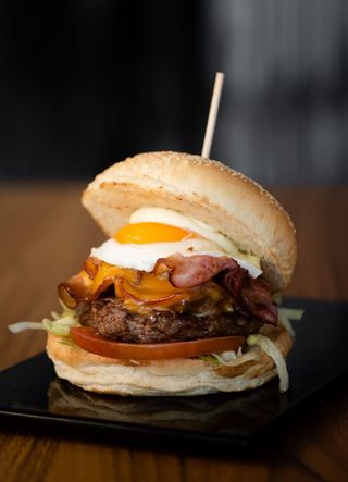 Hambúrguer de Bacon e Ovo
