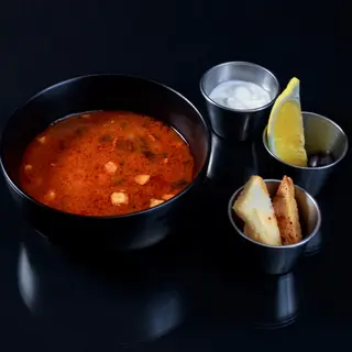 Солянка з часниковими грінками (300г)