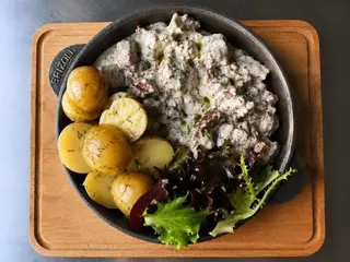 Молода картопля з яловичиною і грибами у вершковому соусі (340g)
