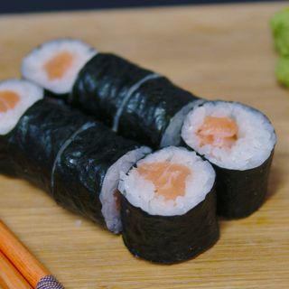 Hosomaki z łososiem 