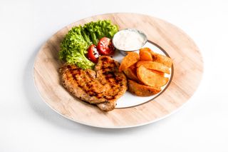 Куряча грудинка з сирним соусом (120/50/100/30г)