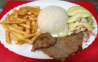 Arroz Con Bistec A La Plancha,patatas, ensalada