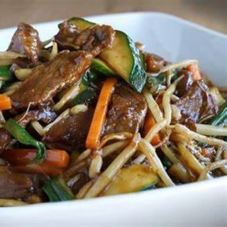Chop suey de ternera