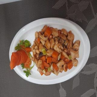 34 Pollo con mandorle e verdure