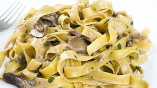 Талиателе с пиле и гъби (350гр)