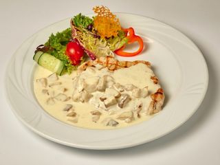 Стейк зі свинини під грибним соусом (150/100/3ог)