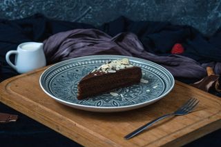 Торта Нутела с карамелени блатове (100г)