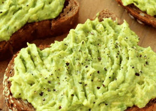 Tostada Con Aguacate