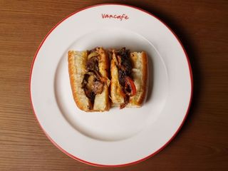 Philly Cheesesteak (240g)