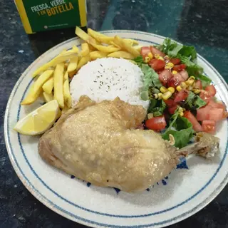 Menú de pollo frito.No incluye cubiertos.