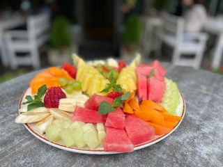 Плато сезонни плодове (400г)