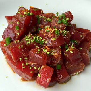 Tartar de descargamento y tarantelo de atún rojo salvaje de almadraba