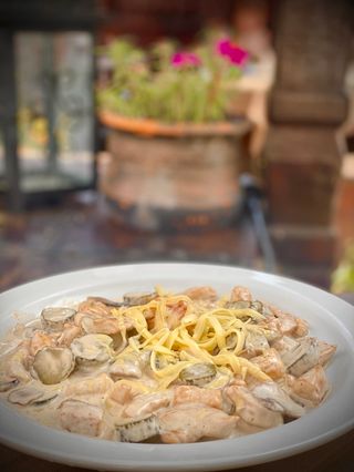 Пилешки жулиен със сметанов сос (350 г)