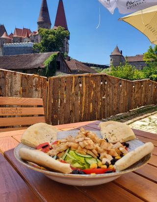 Salata de pui cu lipie