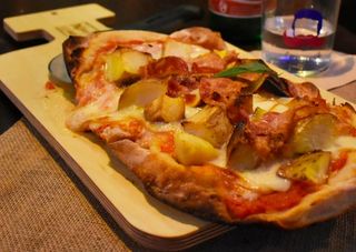 Pinsa salsiccia e funghi