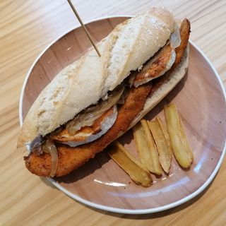 Bocada De Pollo y Cabra