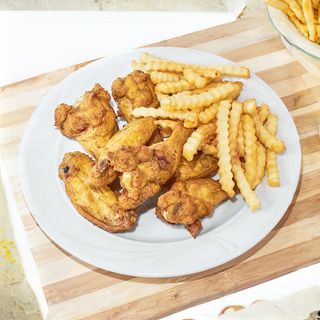 Alitas De Pollo Con Patatas