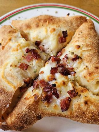 Pan Focacha Con Queso Ajo Y Bacón Crispy