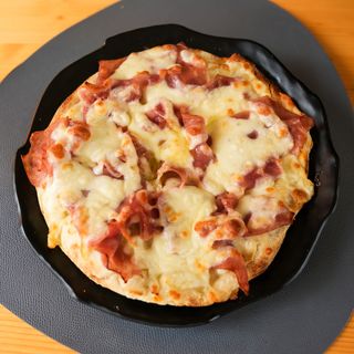 Mini Pizza con Prosciutto e Mozzarella