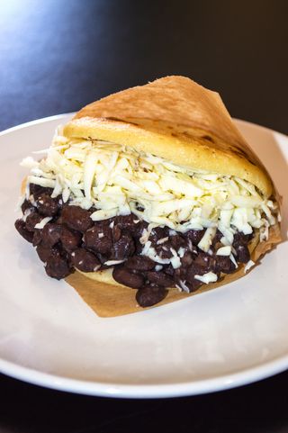Arepa Dominó