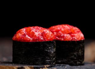 Гункан тунець (40г)