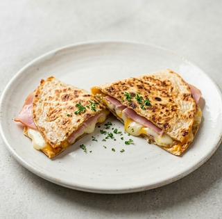 Quesadilla De Jamón York