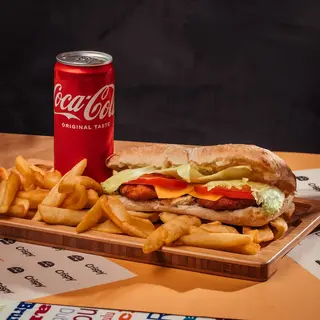 Комбо Чикън сандвич + Coca-Cola