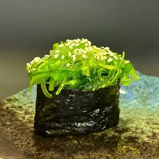 Gunkan wakame 