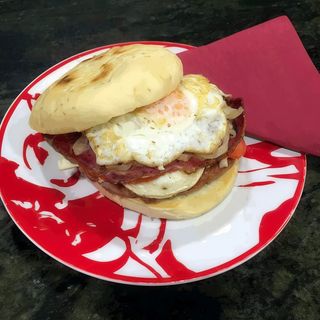 Hamburguesa Cecicabra Con Huevo A La Plancha