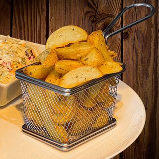 Cartofi wedges cu coajă