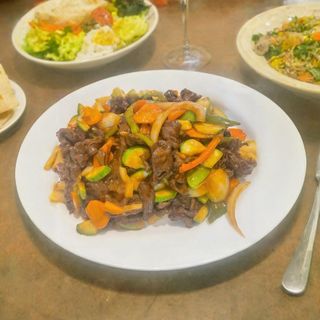 101.Телешко със зеленчуци (800г)