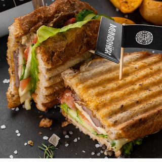 Сендвіч з телятиною (315/100/30г)