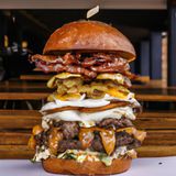 La Cueva Super Burger