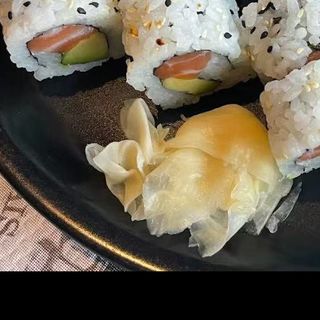 125.Roll De Salmón Y Philadelphia (8 Pzs.)