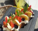 ბრუსკეტა დღის ხილის ტონი