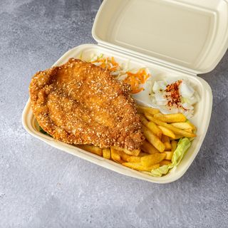 Pohovano pileće belo 200 g i pomfrit 100 g
