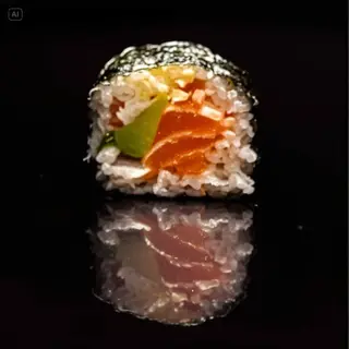 170. Futo Maki de Salmón y Aguacate. Futo Maki Salmon Avocado 4pcs