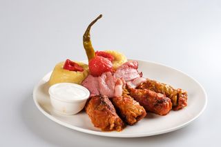 Sarmale in foi de varza cu mamaliguta si ardei iute