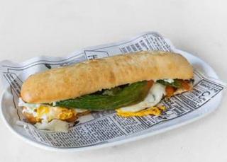 Bocadillo De Lomo Con Queso