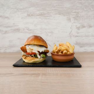Hamburguesa Fried Chicken Con Patatas Dippers