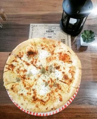 Pizza Quattro Formaggi