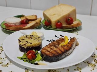 Somon cu orez basmati si sos olandez